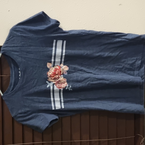 Blue Floral Graphic Tee - Picture 4 of 5